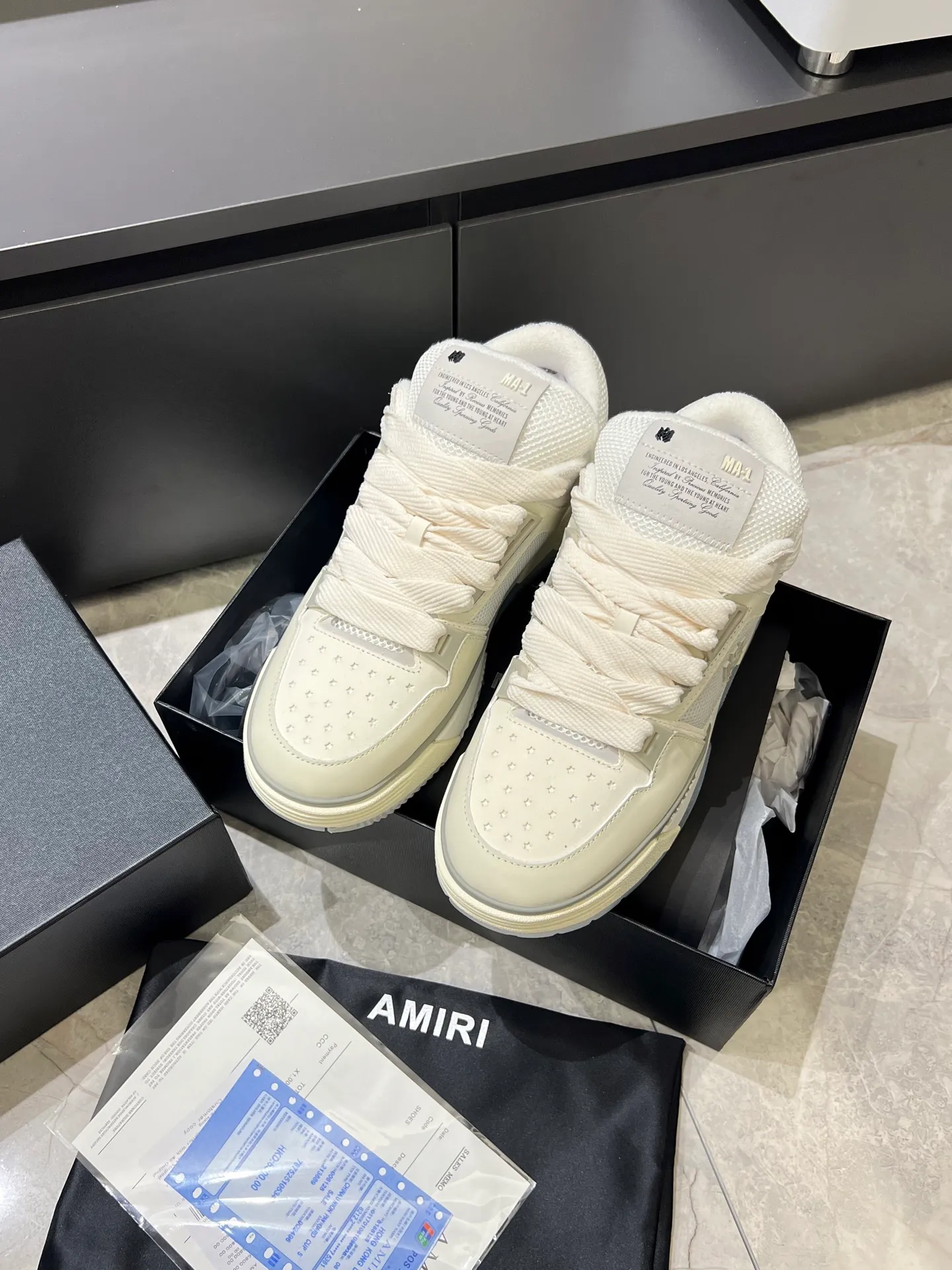 Men's shoes 💰p680 [AMIRI] 2025 spring and summer series new sneakers, new 🆕 bread shoes, bread shoes have a very special big tongue design, thickened outsole, rounded toe, oversized rubber sole and perforated star details, whoever wears them will look better! The appearance is responsible, the feet are retro and handsome! Size: 38-45